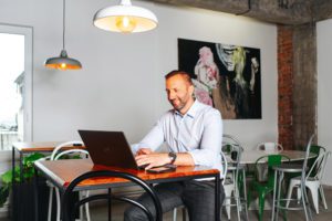 Read more about the article Direct Search vs. Rekrutacja masowa – co wybrać dla swojej firmy?